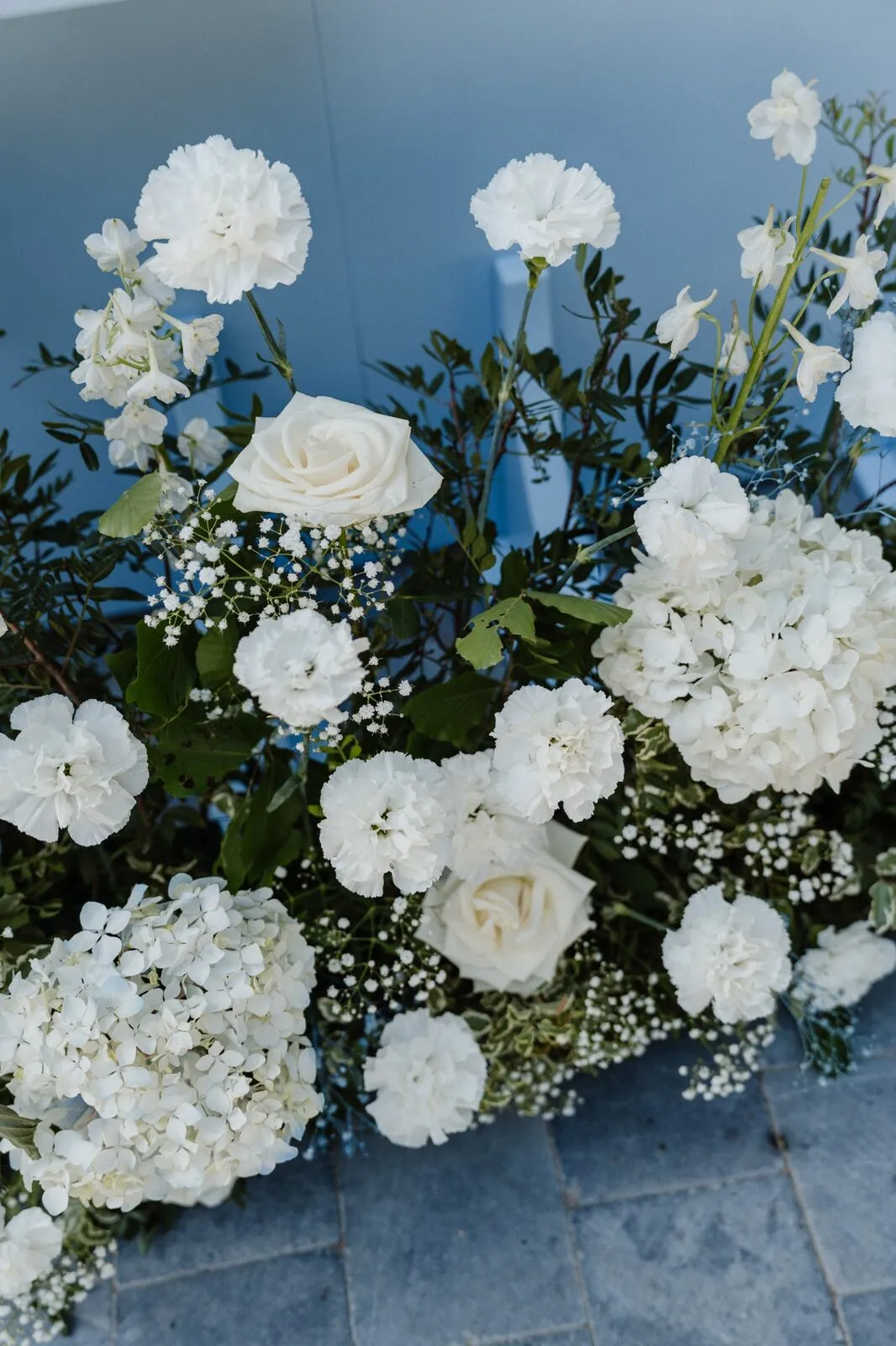 Composition de fleurs blanches